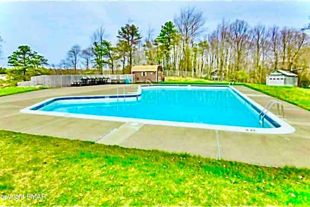 Huge In The Hearth Of Poconos Near All. * Long Pond